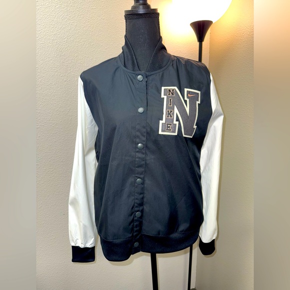 Nike Women's Varsity Jacket. Excellent Condition. Medium - Picture 1 of 11
